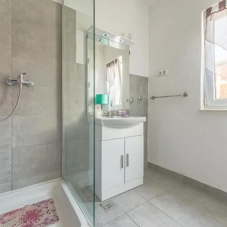 Apartment In With Sea View, Terrace, Air Conditioning, Wifi 5046-2 Okrug Gornji