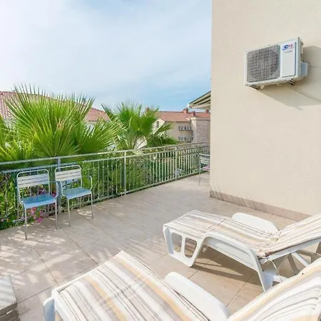 In With Sea View, Terrace, Air Conditioning, Wifi 5046-2 * Okrug Gornji