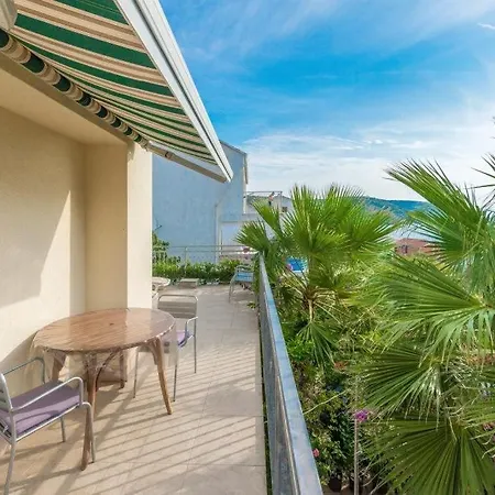 In With Sea View, Terrace, Air Conditioning, Wifi 5046-2 Apartman Okrug Gornji